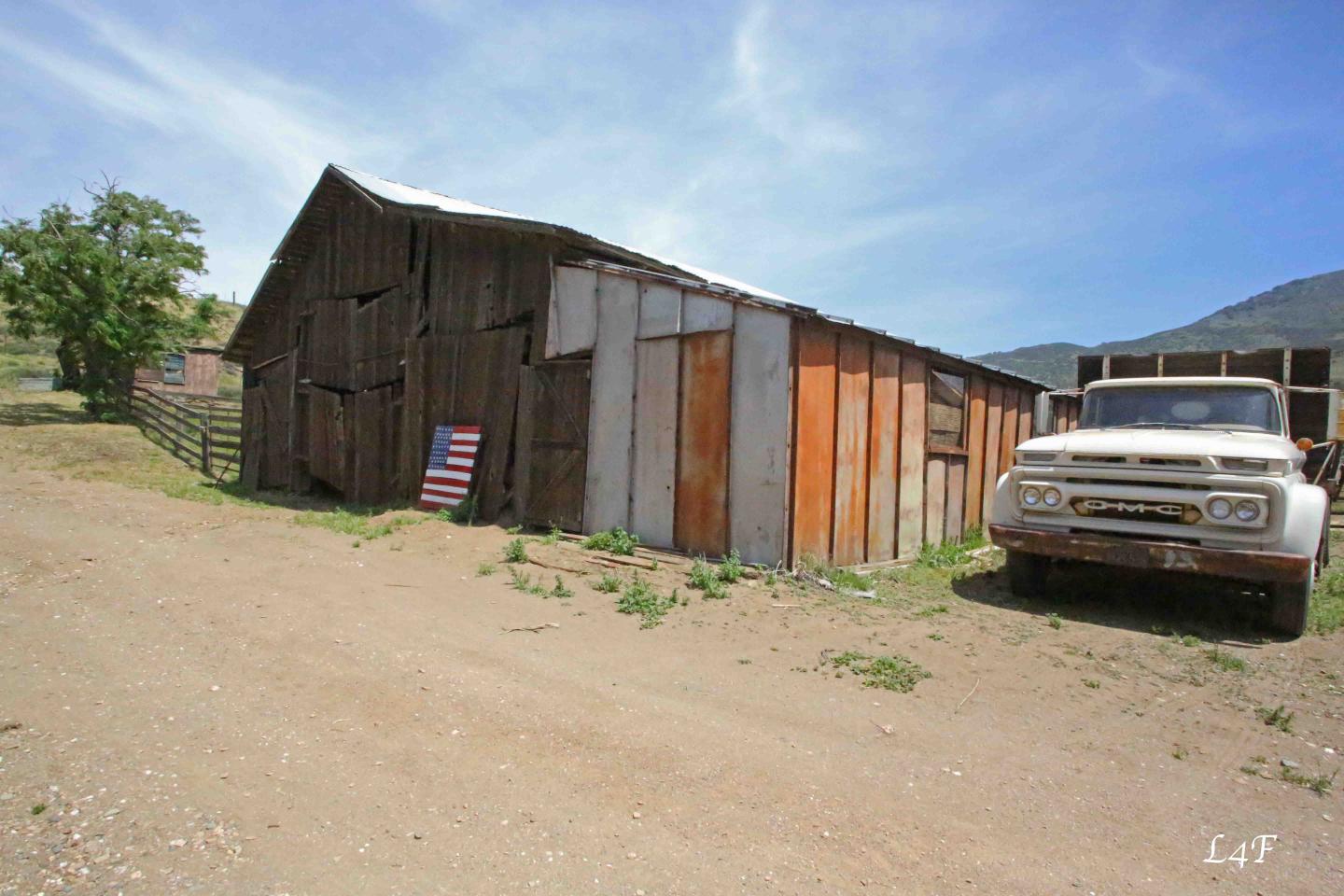 West - Ranch Old Barn - 35900 